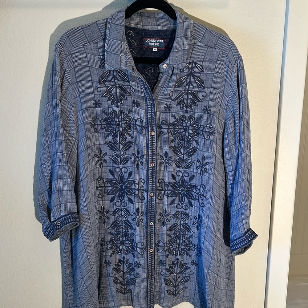 JOHNNY WAS Workshop gauze-y swing top with embroidery front and back. EUC XL